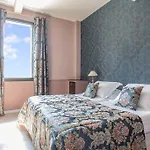 Le Relais Des Chartreuses Hotell 4*